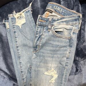 American Eagle Outfitters Women's Blue Distressed Jeans